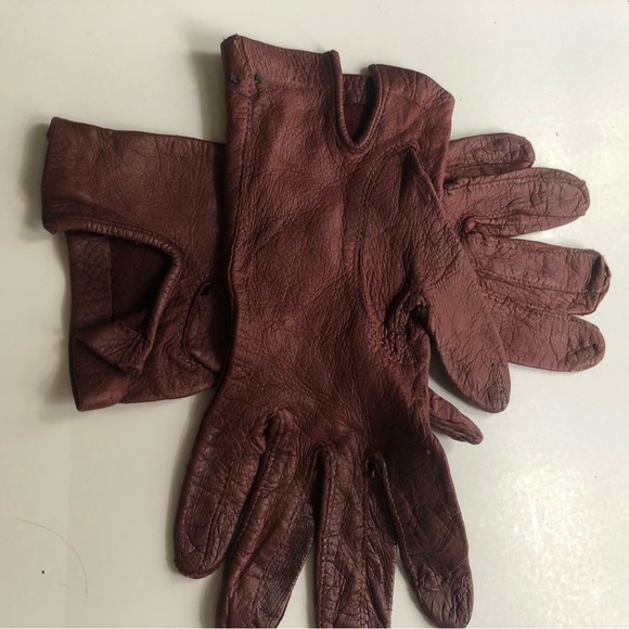 Vintage burgundy leather Gloves with Textured Pattern - Picture 4 of 7